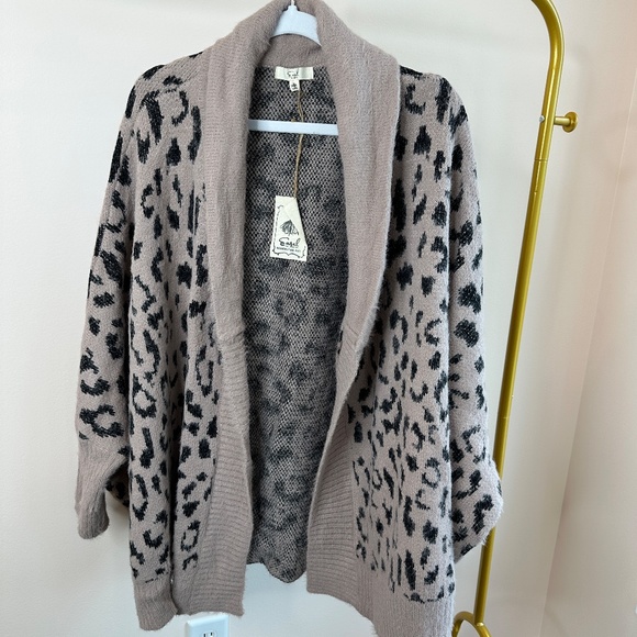 easel Sweaters - EASEL LOS ANGELES WOMENS LONG SLEEVE DOLMAN STYLE CARDIGAN LEOPARD SZ L  NWT
